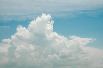 de gros nuages dans mon ciel bleu