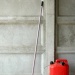 Gris et rouge